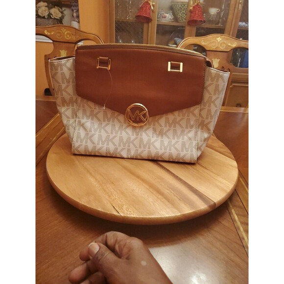 Michael Kors Hudson Signature Vanilla Acorn Leather Satchel Handbag Crossbody - Picture 3 of 14